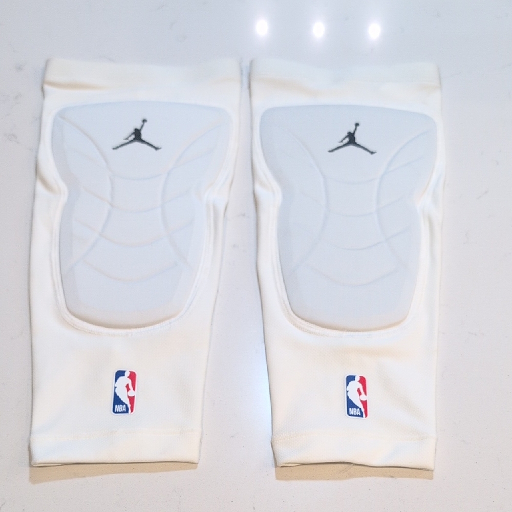NWOT Jordan White Knee Pads XXL